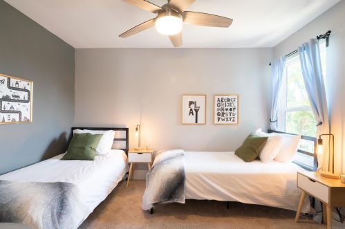 1558 Burton St, San Diego CA 92111-7044 exterior