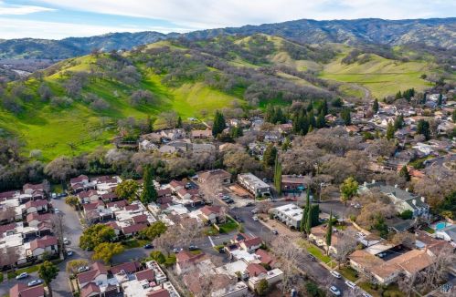 101 Fairoaks Dr, Vacaville CA  95688-5319 exterior