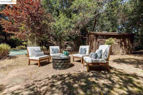 25566 Fernhill Dr, Los Altos CA  94024-6302 exterior