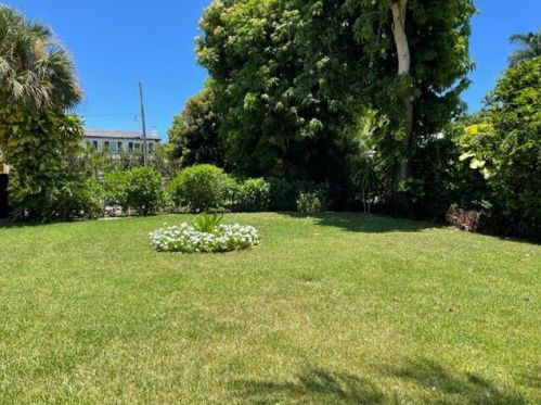221 Monroe Dr, West Palm Beach, FL 33405-1925