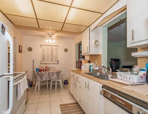 2021 18 Dr, Boynton Beach FL  33426-6418 exterior