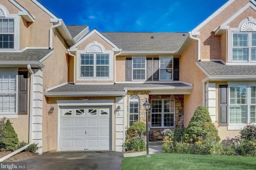 52 Wheatsheaf Ln, Norristown, PA 19403-1176
