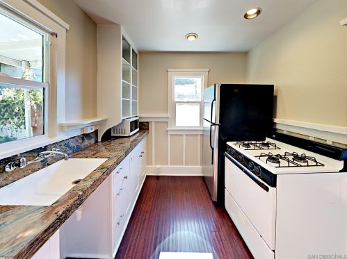 1660 Linwood St, San Diego CA 92110-2830 exterior