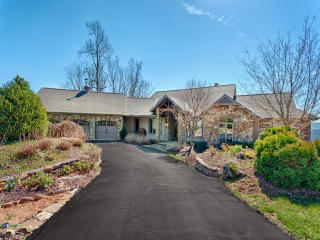 119 Village Springs Ln, Hendersonville, NC 28739-7773
