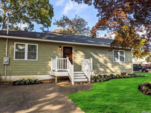 9 Park St, South Setauket, NY 11720-3858