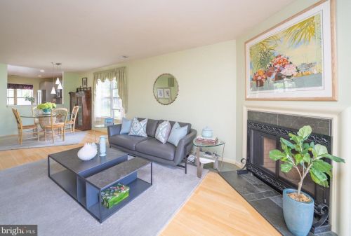 2998 Yarling Ct, Falls Church VA  22042-4476 exterior