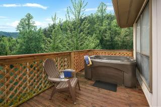 561 Edgewood Dr, Gatlinburg, TN 37738-4446