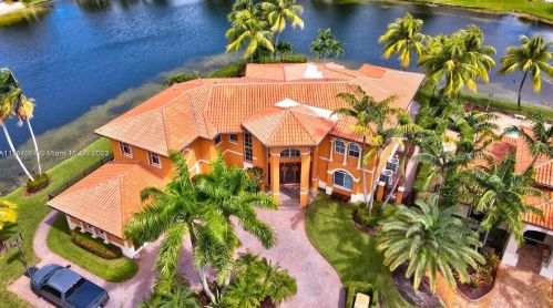 15963 79th Pl, Hialeah FL  33016-6647 exterior