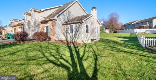 210 Melissa Dr, Easton, PA 18045-7911