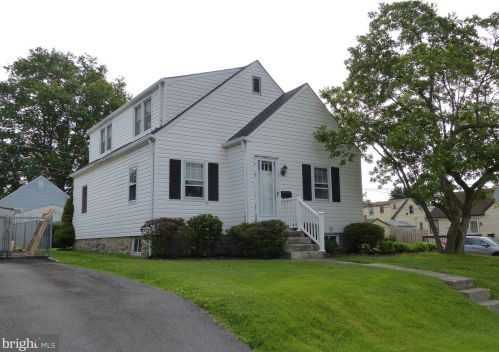 201 Mackenzie Ave, Prospect Park, PA 19076-2517