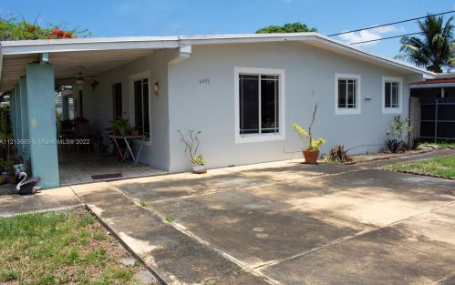 6495 3rd Ave, Hialeah, FL 33012-2689