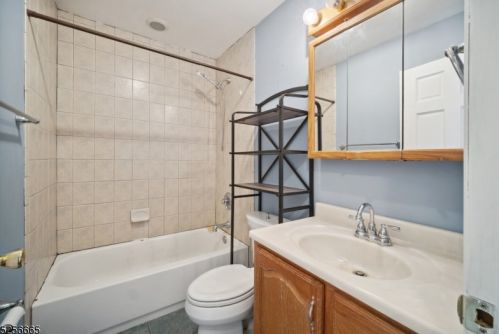 10 Poplar Grove Ter, West Milford NJ  07480-4006 exterior