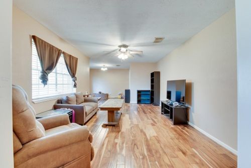5218 Meadow Crest St, Morgans Point TX  77571-2817 exterior
