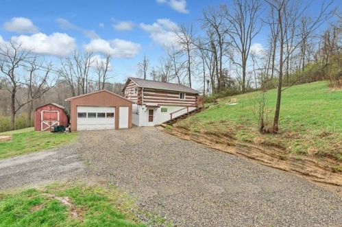 121 Valley Rd, Sewickley, PA 15143-9643