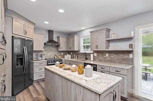 6229 Spg Knl Dr, Harrisburg PA 17111-6862 exterior