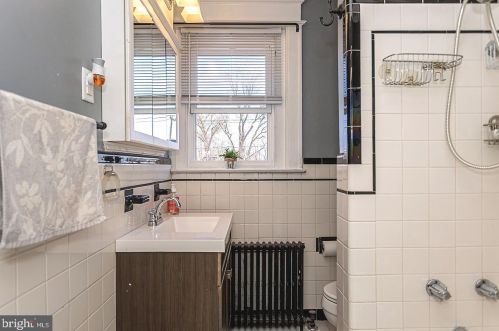 617 Derstine Ave, Lansdale PA 19446-3342 exterior