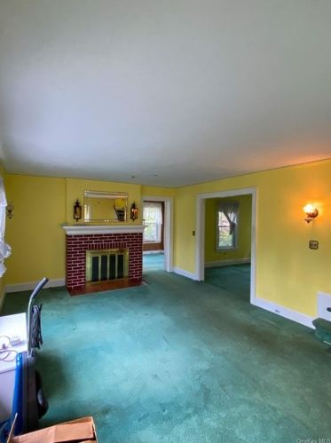 49 Smith Ave, White Plains, NY 10605-2307