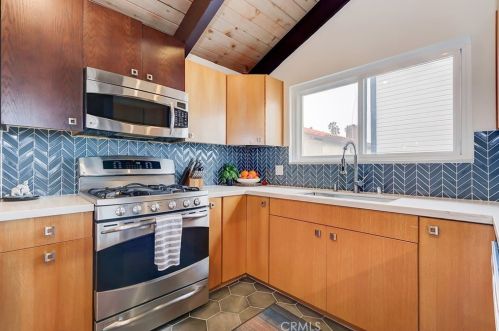 220 Beryl St, Redondo Beach CA  90277-2111 exterior