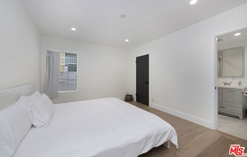 5143 Newcastle Ave, Van Nuys CA  91316-3512 exterior