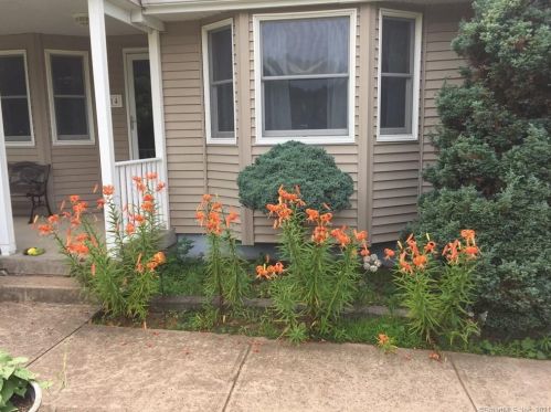 2014 Chamberlain Hwy, Kensington, CT 06037-3907