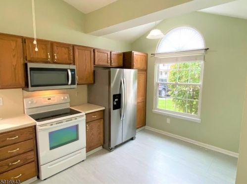 374 Finch Ln, Bedminster NJ  07921-1920 exterior