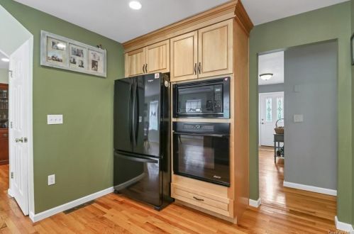 42 Miriam Dr, Warwick NY  10990-3516 exterior