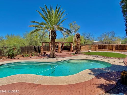 7249 San Anna Dr, Tucson, AZ 85704-1941