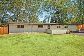 8105 Oakridge Dr, Lakewood, WA 98498-5961