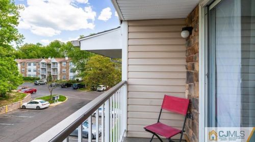 16 Willow Ct, Trenton NJ  08619-4626 exterior