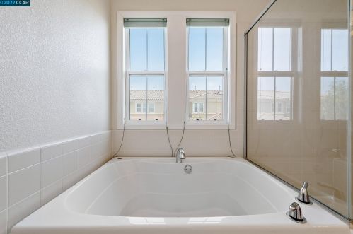 4255 Fitzwilliam St, Pleasanton CA 94568-4573 exterior