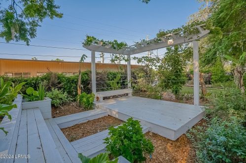 4003 John St, Beaufort, SC 29906-7310