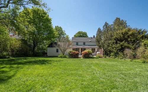 44 Chestnut Hill Rd, Bridgeport, CT 06611-4112