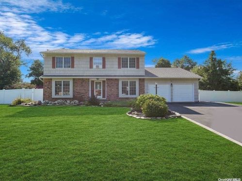 12 Taj Ct, South Setauket, NY 11720-3650