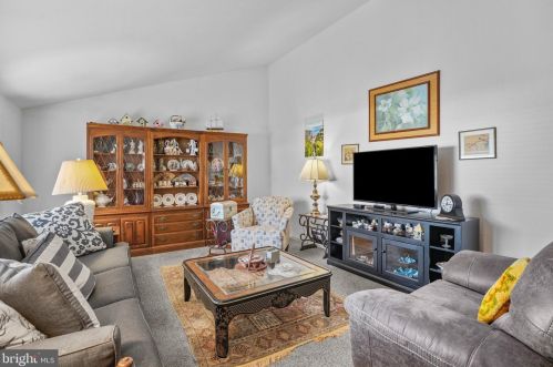 322 Hogeland Rd, Southampton, PA 18966-3386