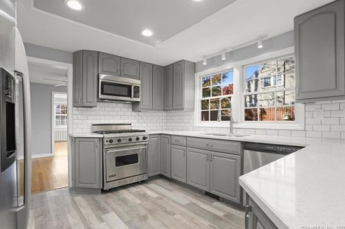 17 Case Rd, Stamford, CT 06905-3206