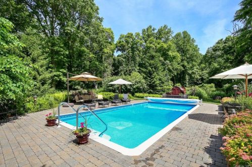 5 Augusta Pl, White Plains NY  10603-1901 exterior