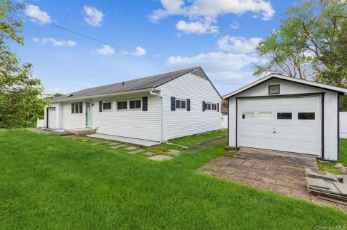 2595 Mercer Ct, Yorktown Hgts, NY 10598-3103