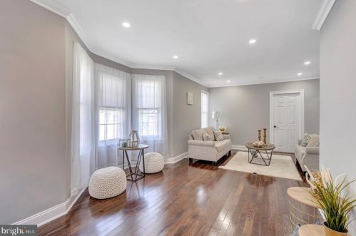 320 Maple Ave, Camden NJ  08109-2622 exterior