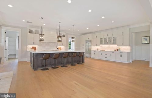 16067 Waterford Crk Cir, Hamilton VA  20158-3342 exterior