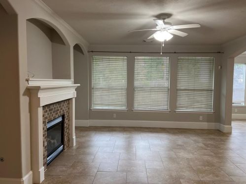 42 Burberry Cir, Conroe TX  77384-5066 exterior