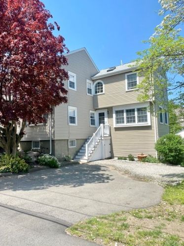 20 Perry Rd, Quincy, MA 02170-3421