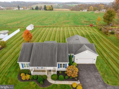 6062 Fisher Dr, Beartown, PA 17555-9634