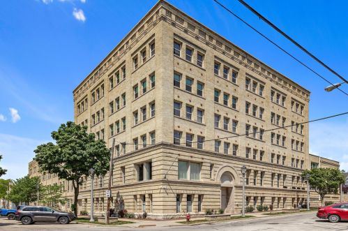 904 Pearson St, Milwaukee WI  53202-1594 exterior