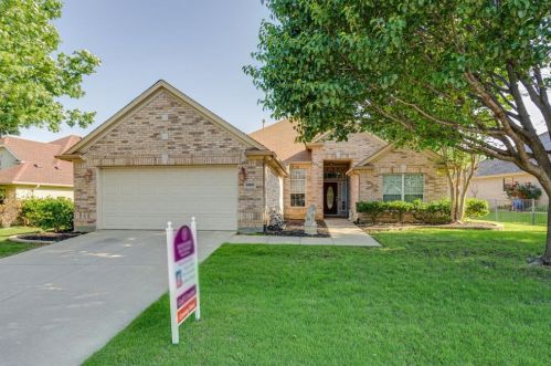10800 Southerland Dr, Denton, TX 76207-8682
