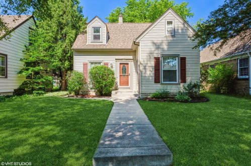 3425 56th St, Milwaukee, WI 53216-2813