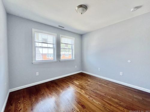 271 Charles St, Bridgeport CT  06606-5624 exterior