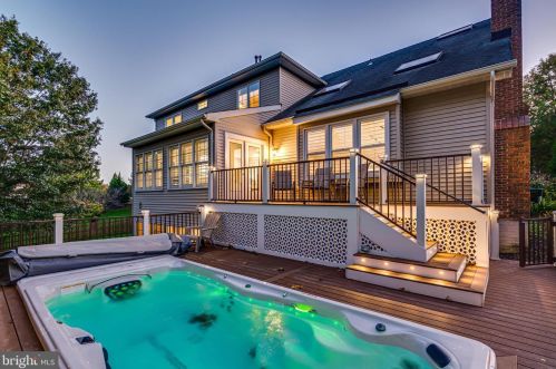 1286 Gatesmeadow Way, Herndon, VA 20194-1445