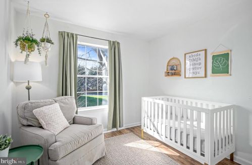 302 Hedgestone Ter, Leesburg VA  20176-4842 exterior