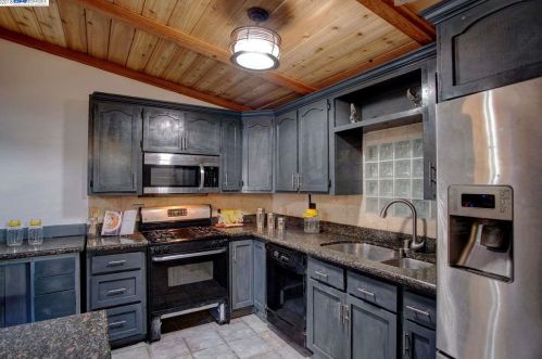 2255 Dracena St, Hayward CA 94545-4219 exterior