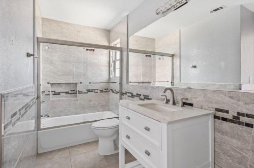 1285 Burgundy Ln, Manteca CA  95337-6874 exterior